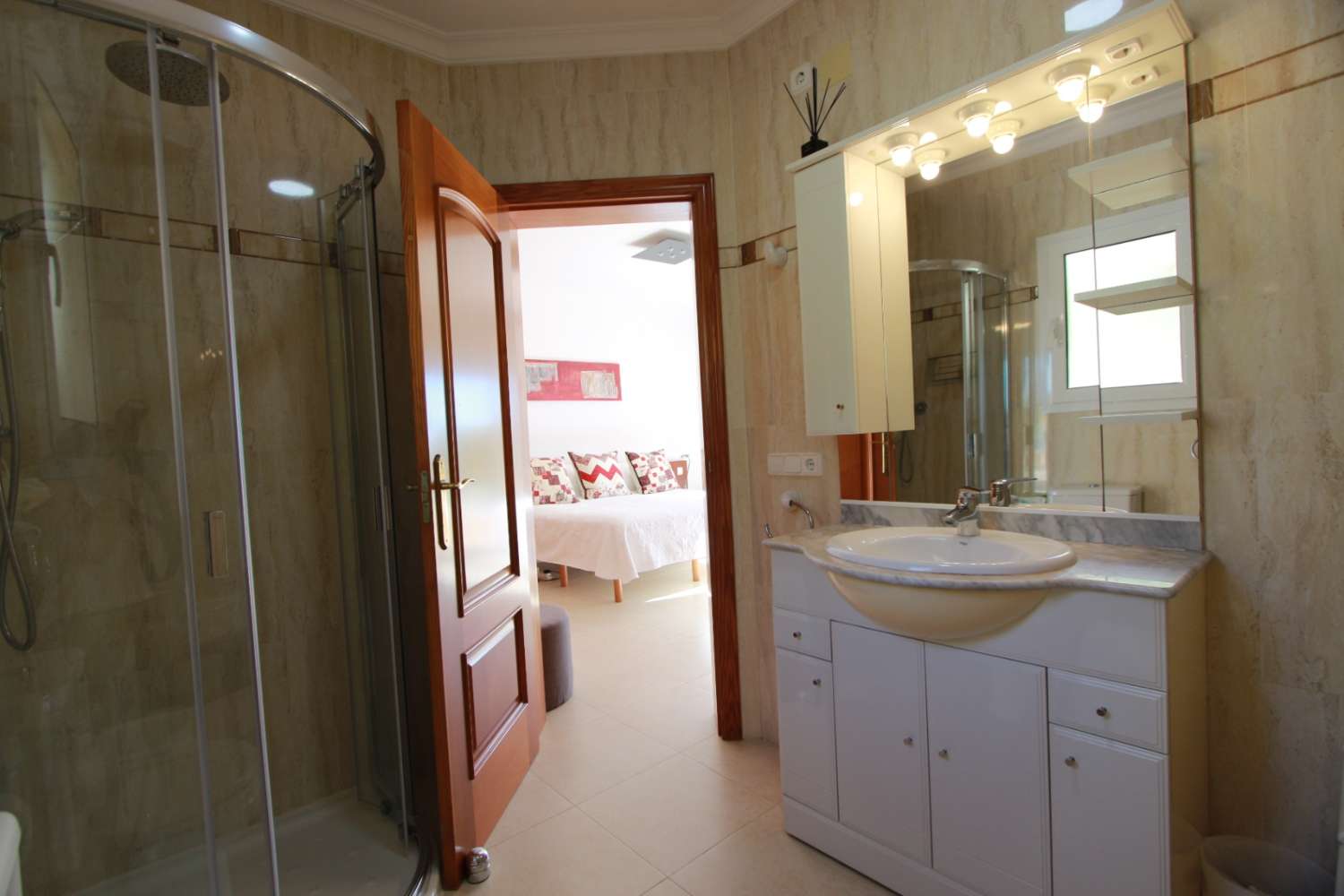 ZU VERKAUFEN IN CALPE, VILLA MIT MEERBLICK