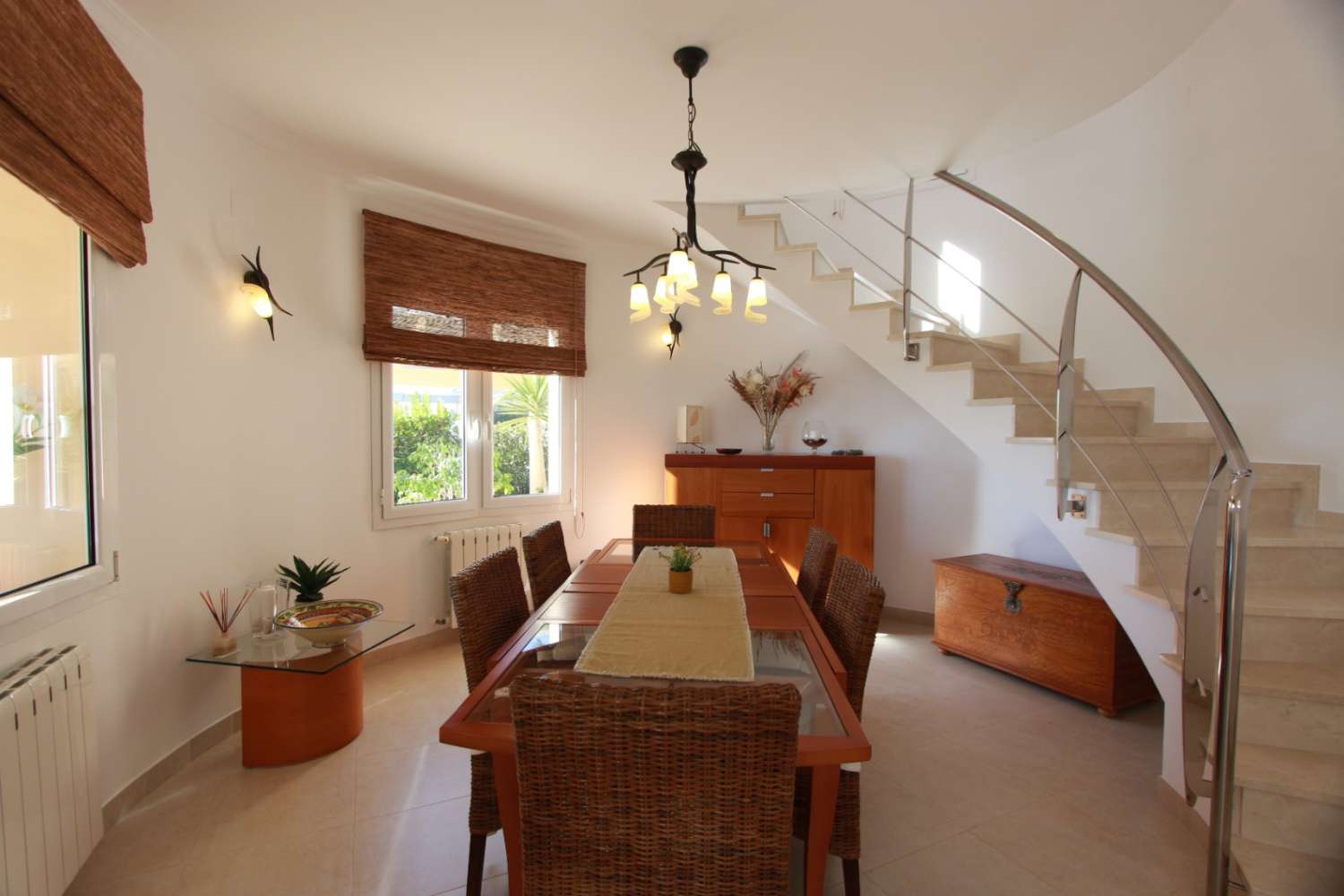 ZU VERKAUFEN IN CALPE, VILLA MIT MEERBLICK