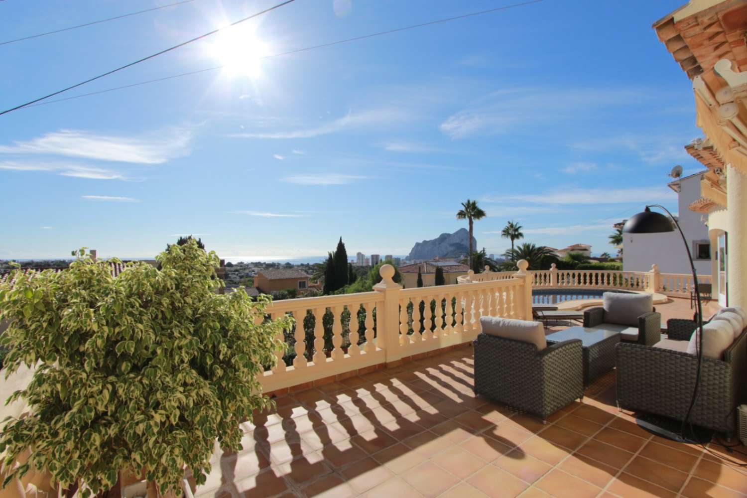 ZU VERKAUFEN IN CALPE, VILLA MIT MEERBLICK