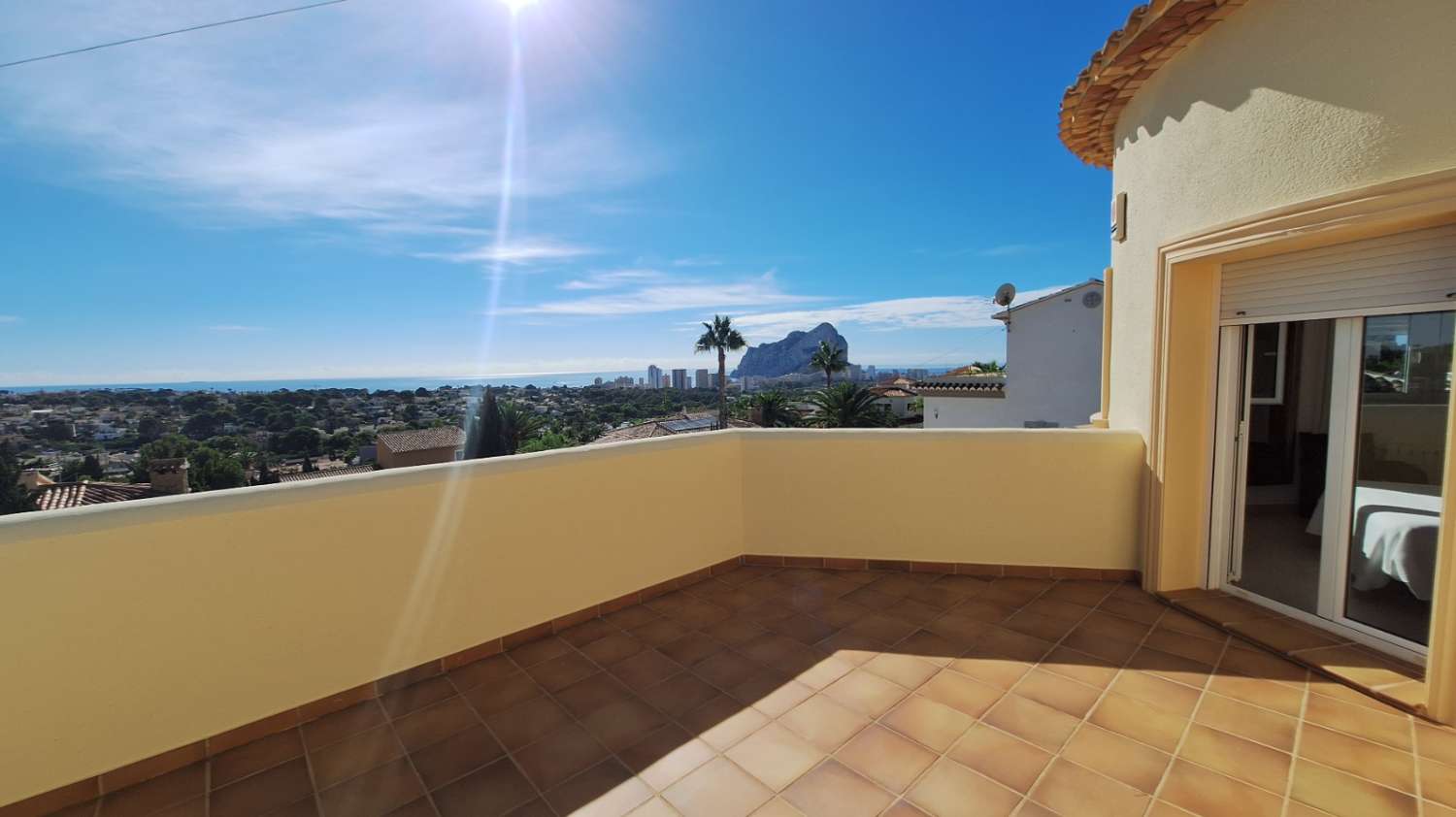 ZU VERKAUFEN IN CALPE, VILLA MIT MEERBLICK