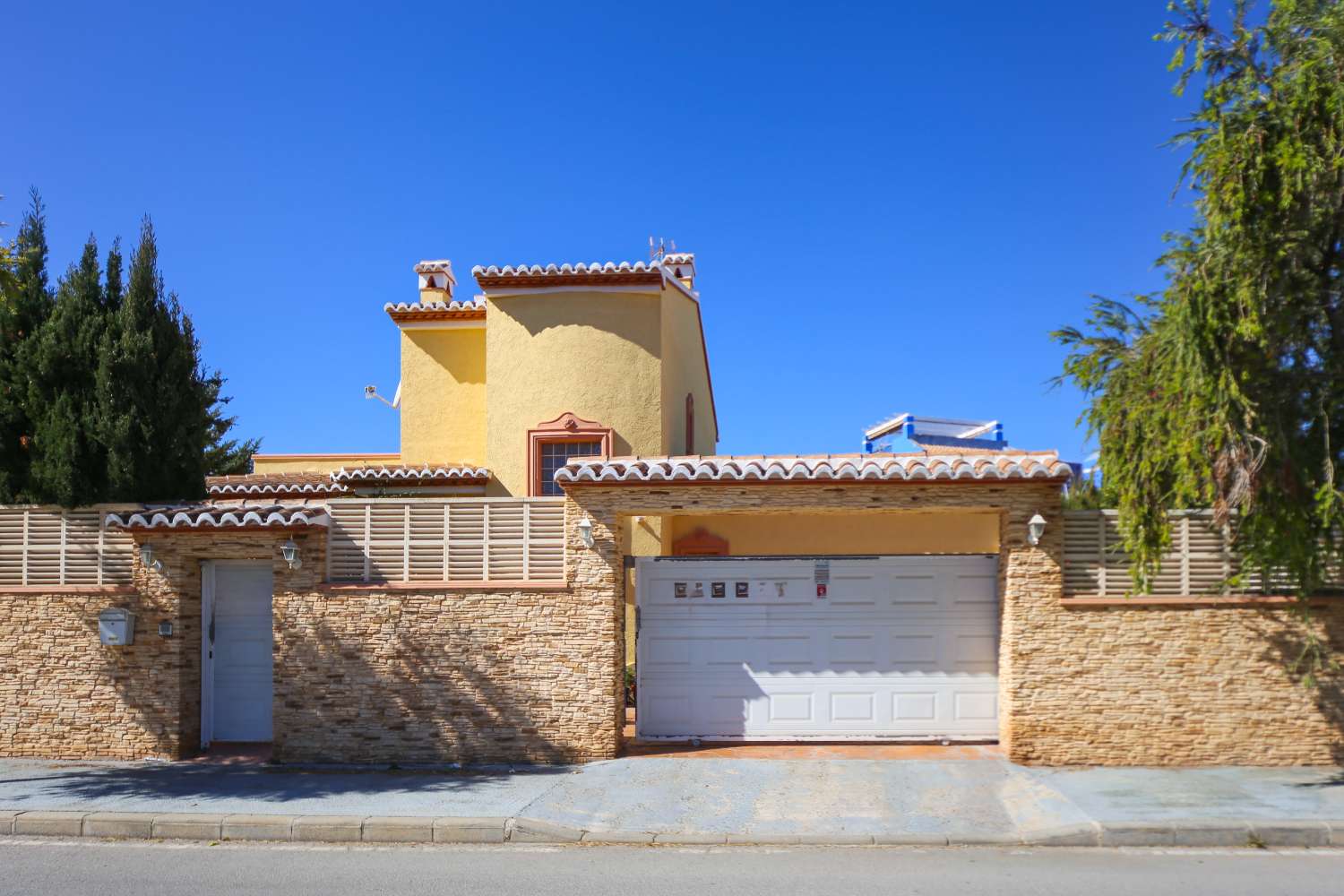 Exclusive Detached Villa in Calpe: A Private Paradise