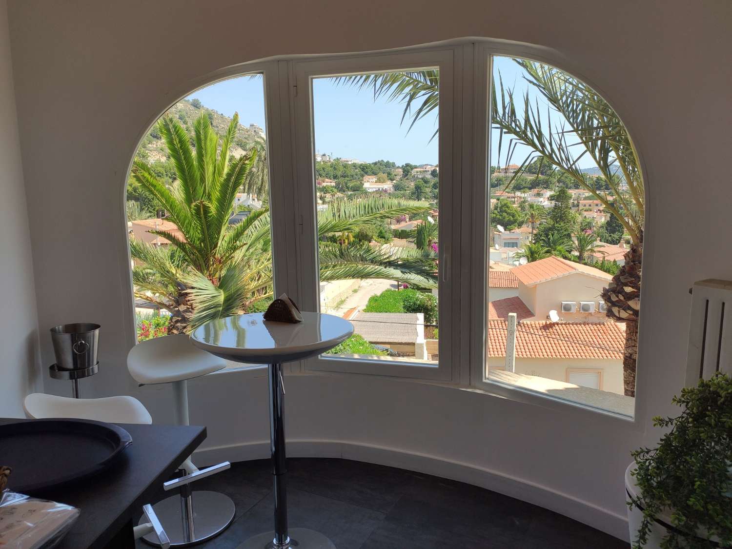 LUXUSVILLA, ALLES VON HÖCHSTER QUALITÄT UND MIT MEERBLICK IN EINER SEHR PRIVILEGIERTEN URBANISATION IN CALPE