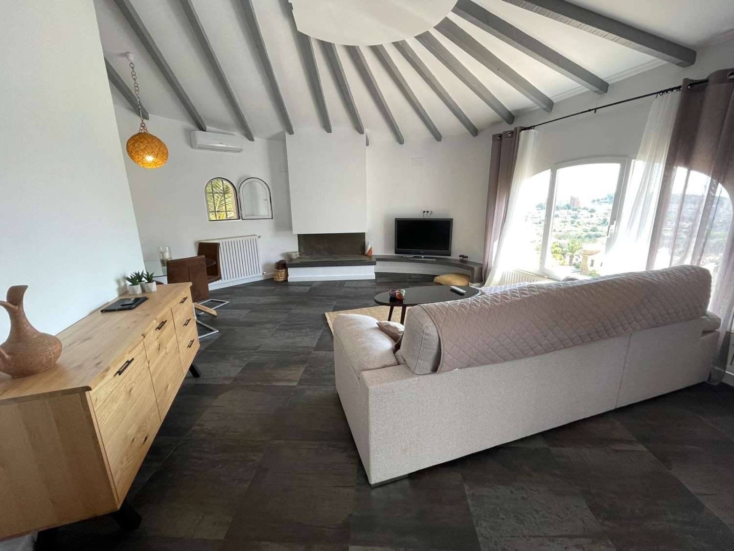 LUXUSVILLA, ALLES VON HÖCHSTER QUALITÄT UND MIT MEERBLICK IN EINER SEHR PRIVILEGIERTEN URBANISATION IN CALPE