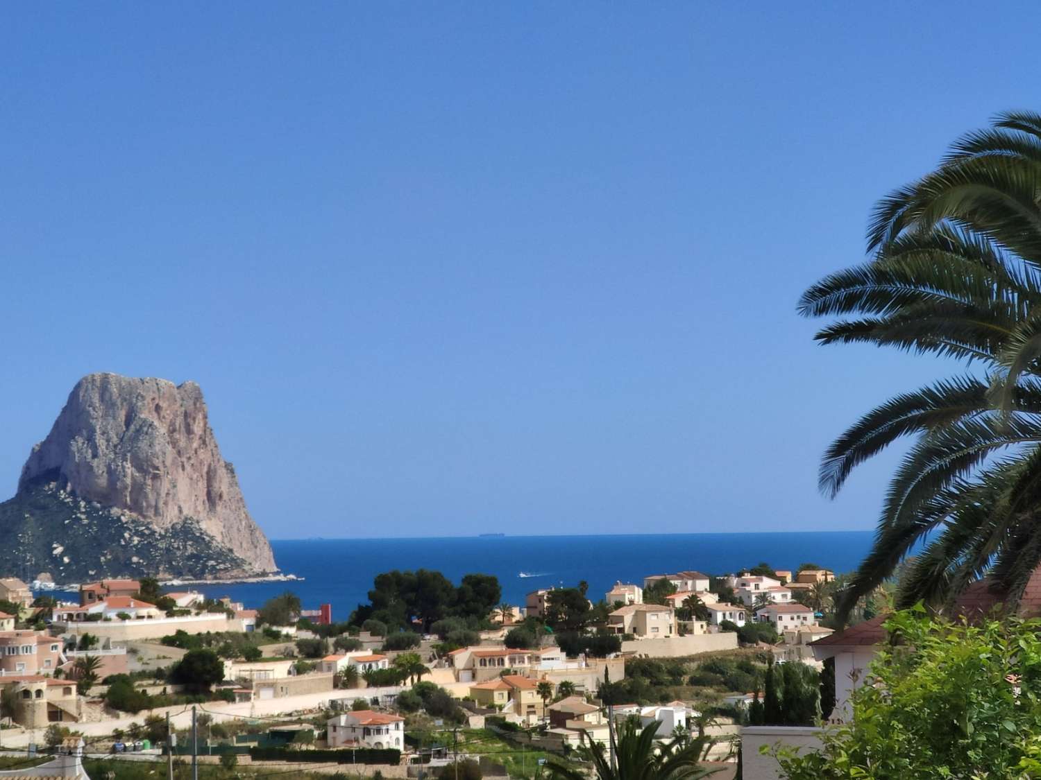 LUXUSVILLA, ALLES VON HÖCHSTER QUALITÄT UND MIT MEERBLICK IN EINER SEHR PRIVILEGIERTEN URBANISATION IN CALPE