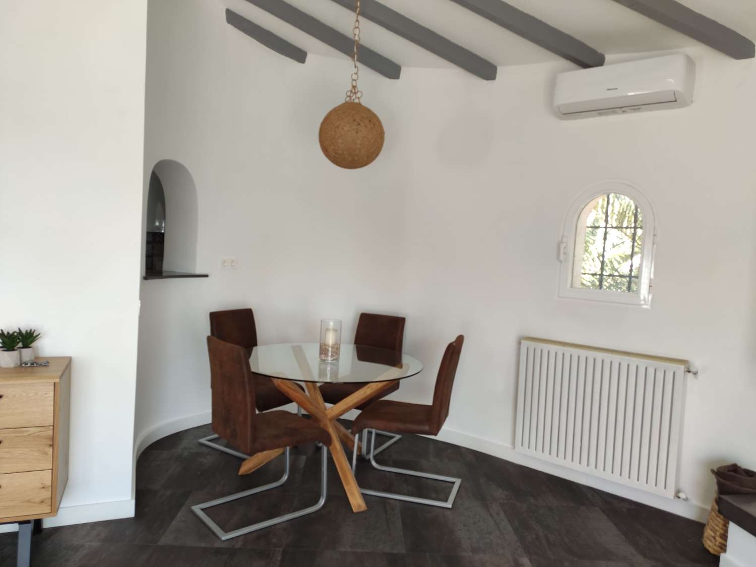 LUXUSVILLA, ALLES VON HÖCHSTER QUALITÄT UND MIT MEERBLICK IN EINER SEHR PRIVILEGIERTEN URBANISATION IN CALPE