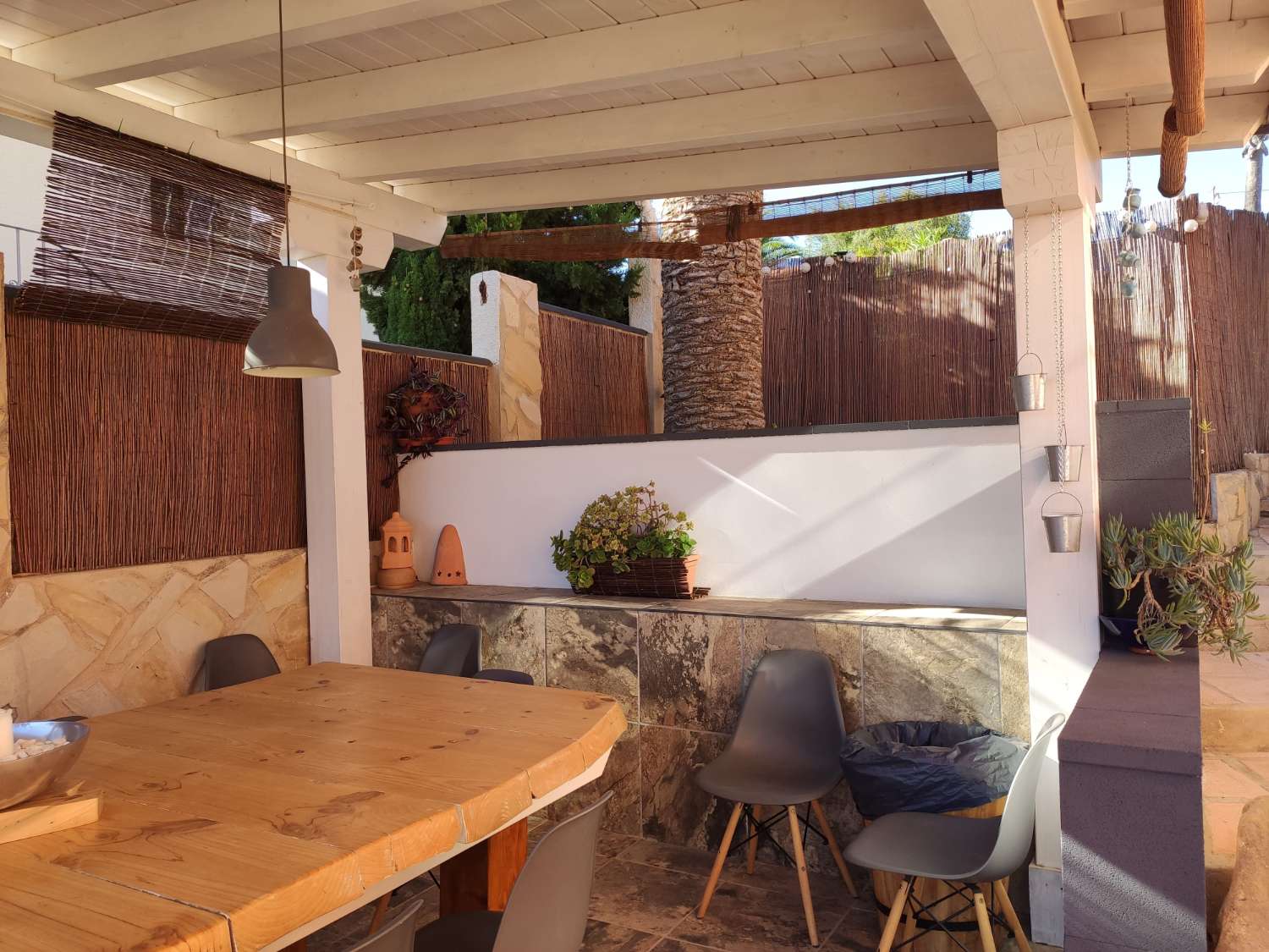 LUXUSVILLA, ALLES VON HÖCHSTER QUALITÄT UND MIT MEERBLICK IN EINER SEHR PRIVILEGIERTEN URBANISATION IN CALPE