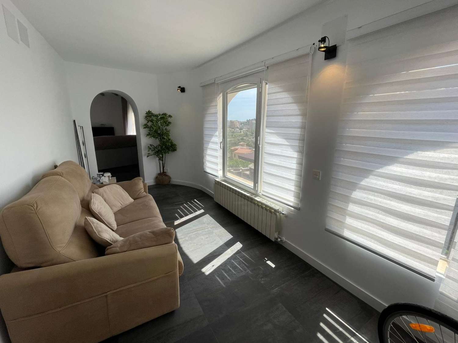 LUXUSVILLA, ALLES VON HÖCHSTER QUALITÄT UND MIT MEERBLICK IN EINER SEHR PRIVILEGIERTEN URBANISATION IN CALPE