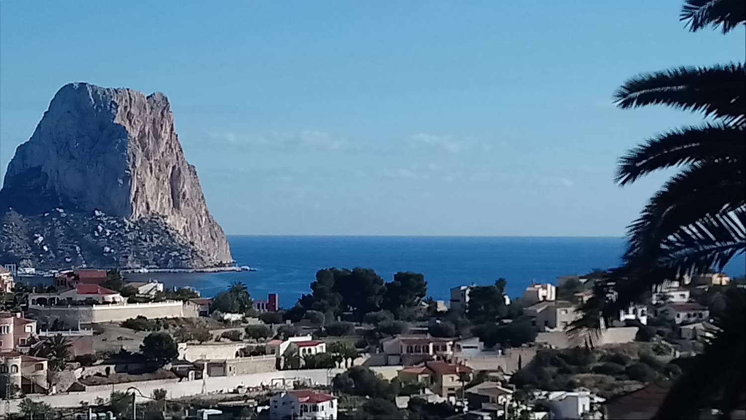 LUXUSVILLA, ALLES VON HÖCHSTER QUALITÄT UND MIT MEERBLICK IN EINER SEHR PRIVILEGIERTEN URBANISATION IN CALPE