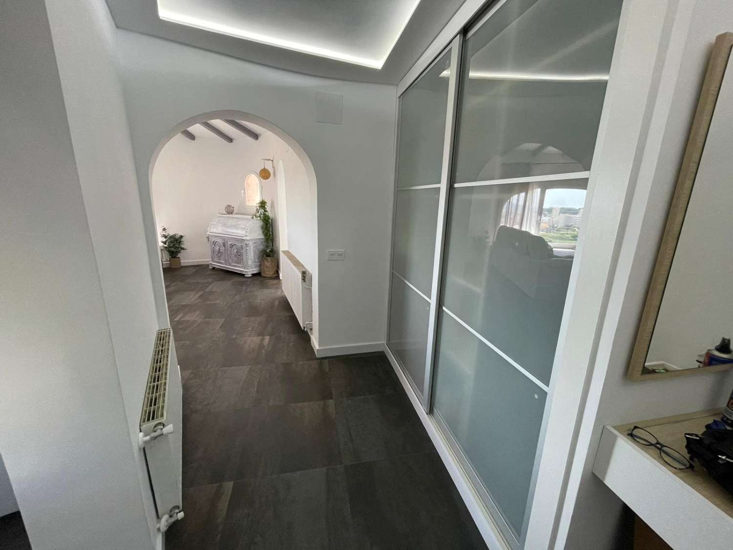 LUXUSVILLA, ALLES VON HÖCHSTER QUALITÄT UND MIT MEERBLICK IN EINER SEHR PRIVILEGIERTEN URBANISATION IN CALPE