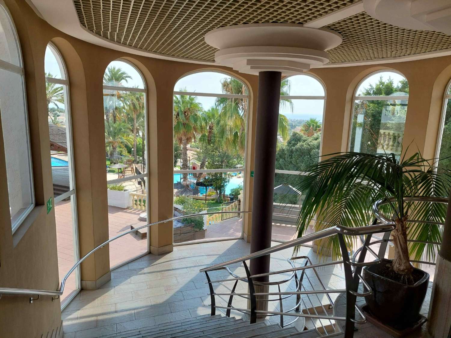 Bungalow mit 2 Schlafzimmern, Solarium, Garage, Swimmingpool und Meerblick in Calpe (Costa Blanca)