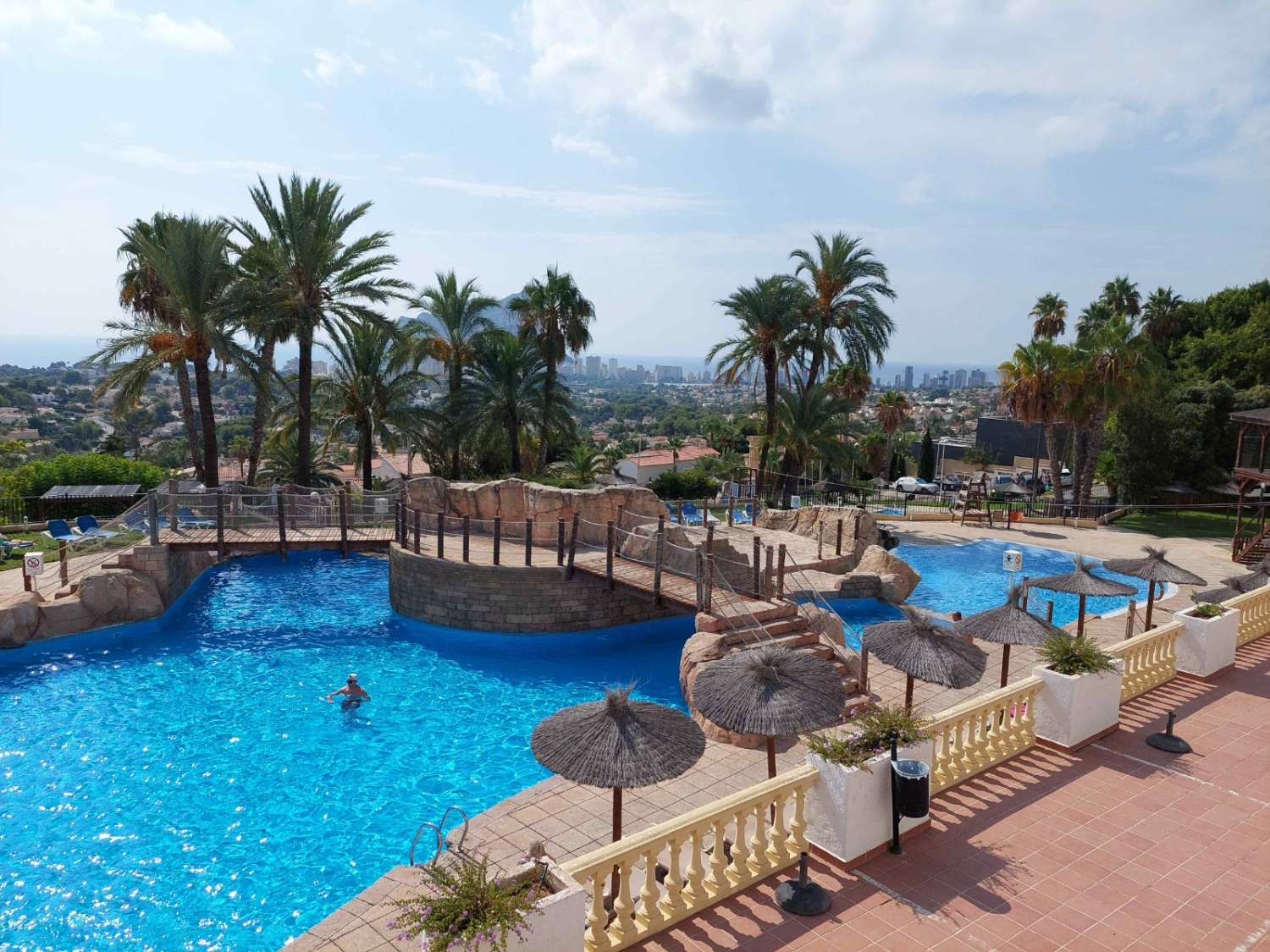 Bungalow mit 2 Schlafzimmern, Solarium, Garage, Swimmingpool und Meerblick in Calpe (Costa Blanca)
