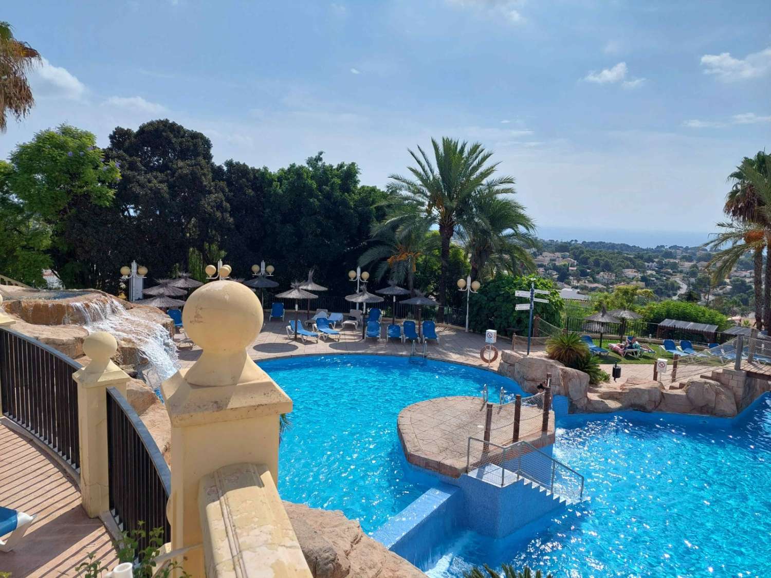 Bungalow mit 2 Schlafzimmern, Solarium, Garage, Swimmingpool und Meerblick in Calpe (Costa Blanca)