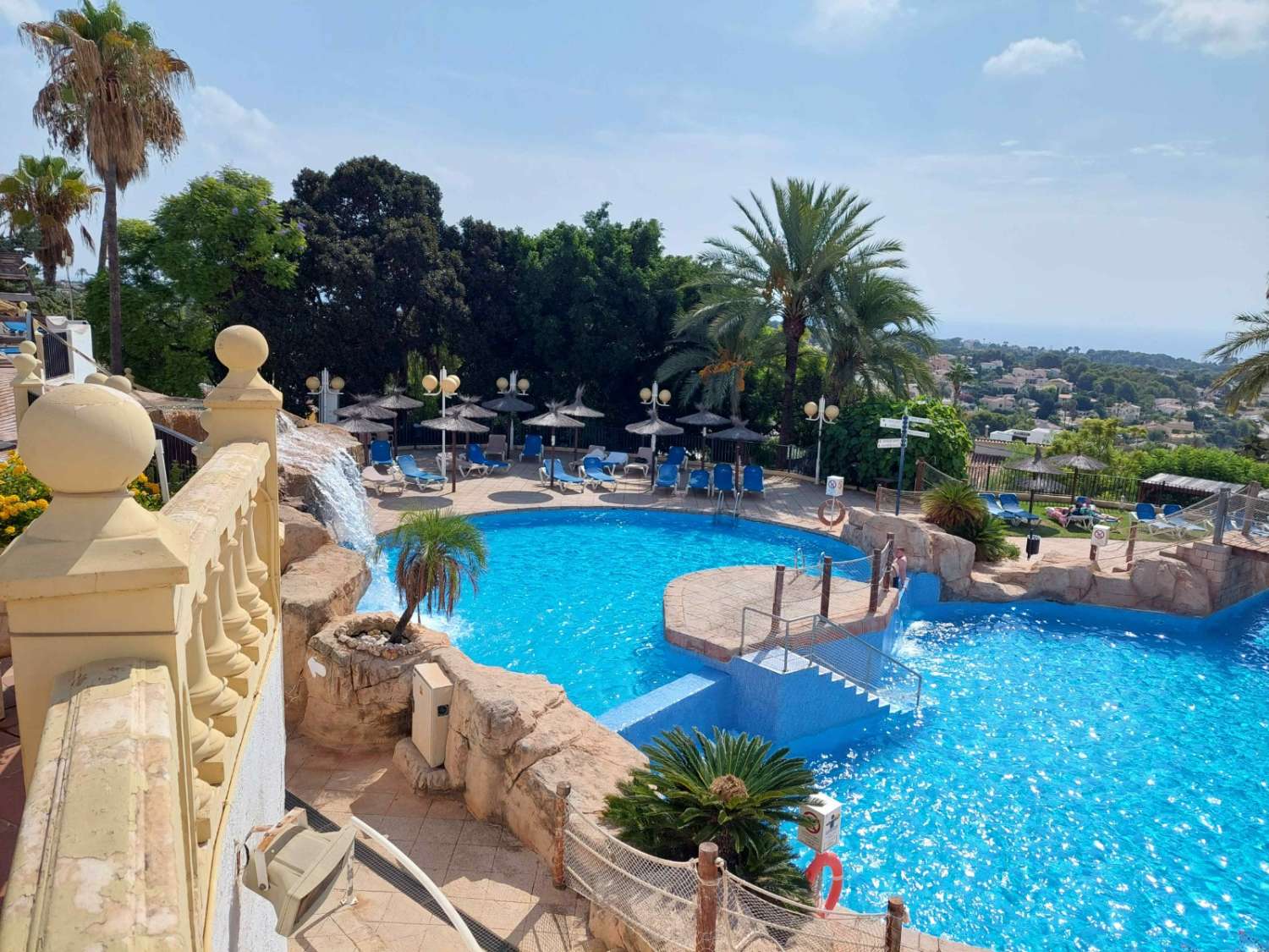 Bungalow mit 2 Schlafzimmern, Solarium, Garage, Swimmingpool und Meerblick in Calpe (Costa Blanca)