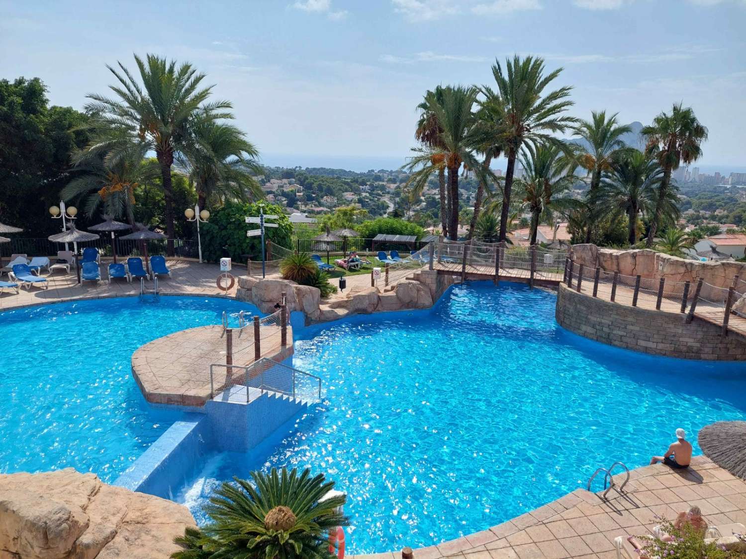 Bungalow mit 2 Schlafzimmern, Solarium, Garage, Swimmingpool und Meerblick in Calpe (Costa Blanca)