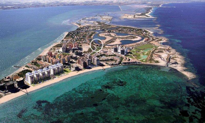 Вилла в продаже в La Manga del Mar Menor