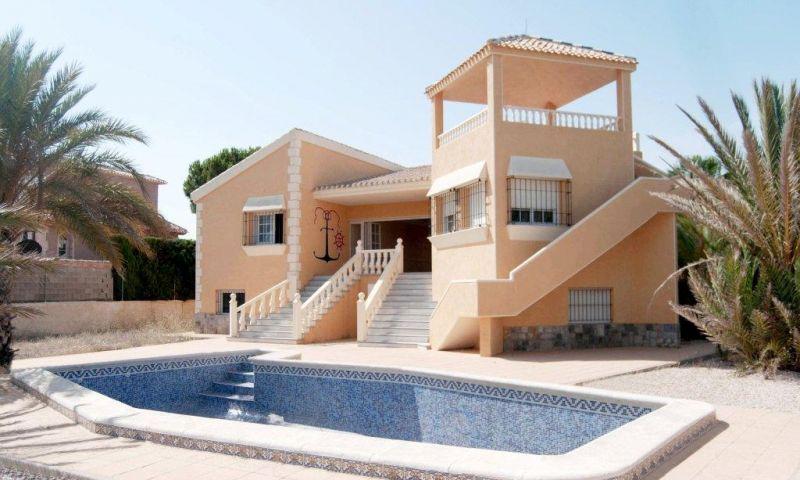 Вилла в продаже в La Manga del Mar Menor