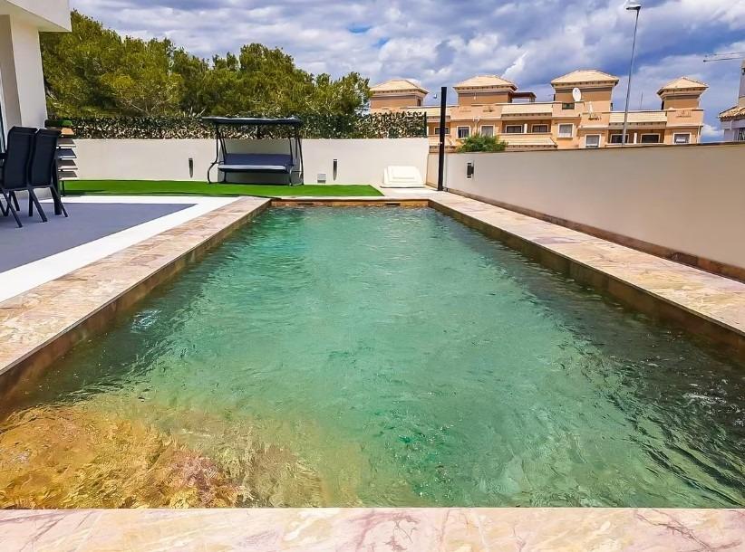 Villa til salg i Orihuela Costa