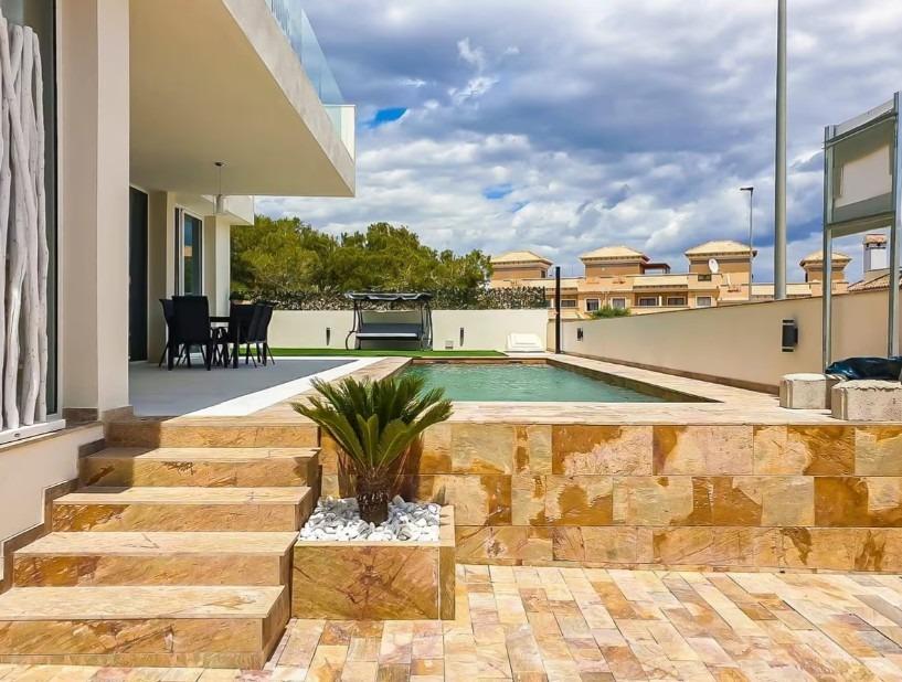 Villa til salg i Orihuela Costa