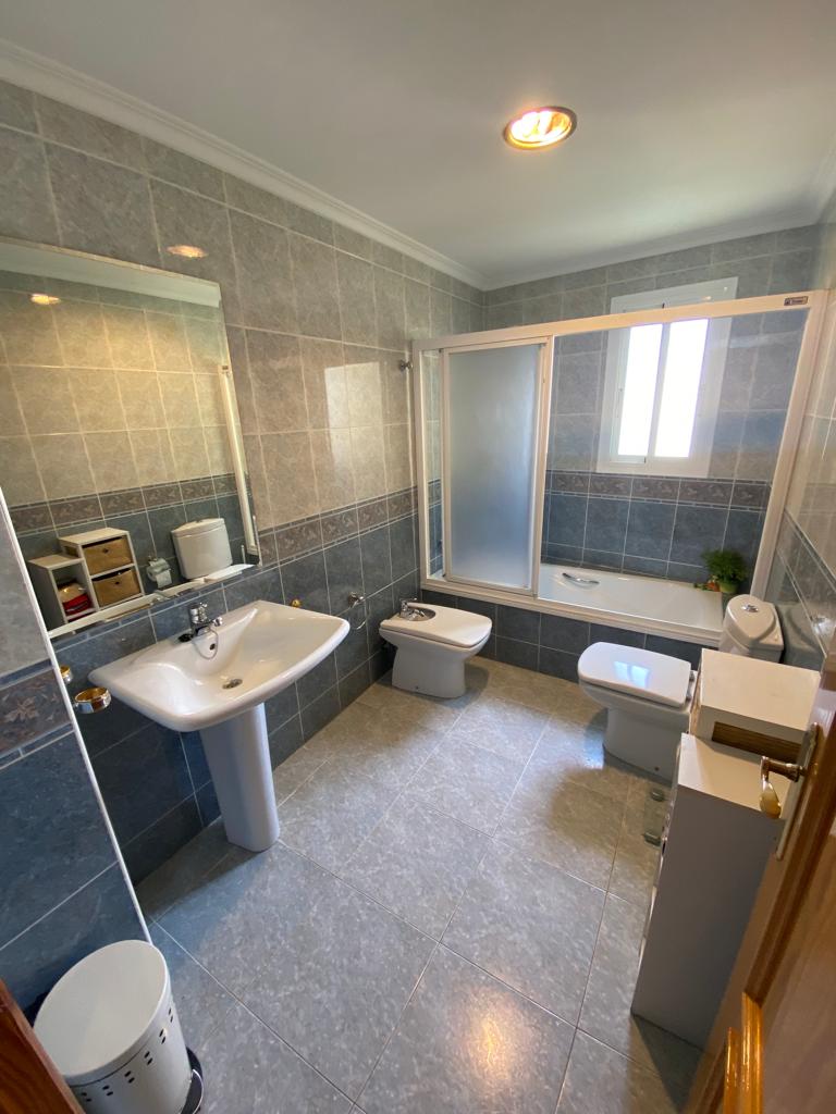 Spacious 5-bedroom apartment close to all amenities in Calpe, Alicante (Costa Blanca North)