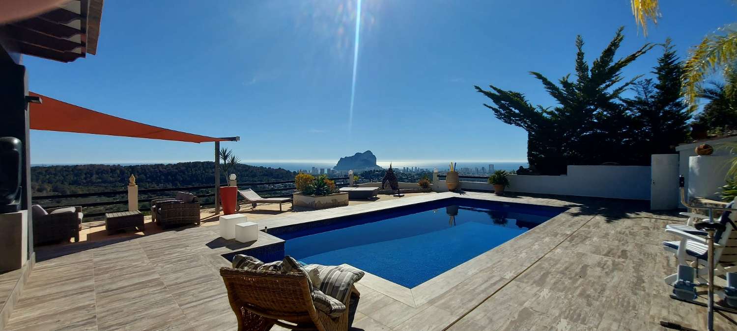 Luxe villa met schitterend uitzicht in Calpe (Costa Blanca Noord)