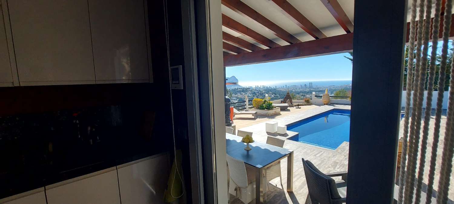 Luxe villa met schitterend uitzicht in Calpe (Costa Blanca Noord)