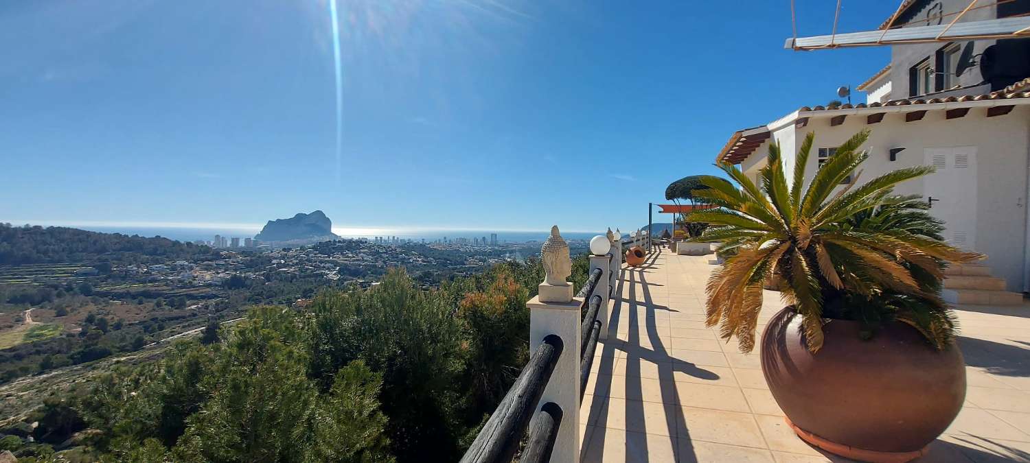 Luxe villa met schitterend uitzicht in Calpe (Costa Blanca Noord)