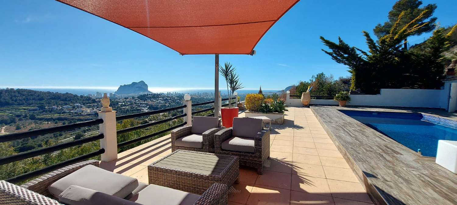 Luxe villa met schitterend uitzicht in Calpe (Costa Blanca Noord)