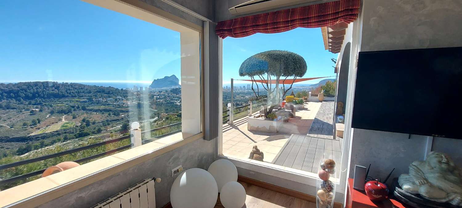 Luxe villa met schitterend uitzicht in Calpe (Costa Blanca Noord)