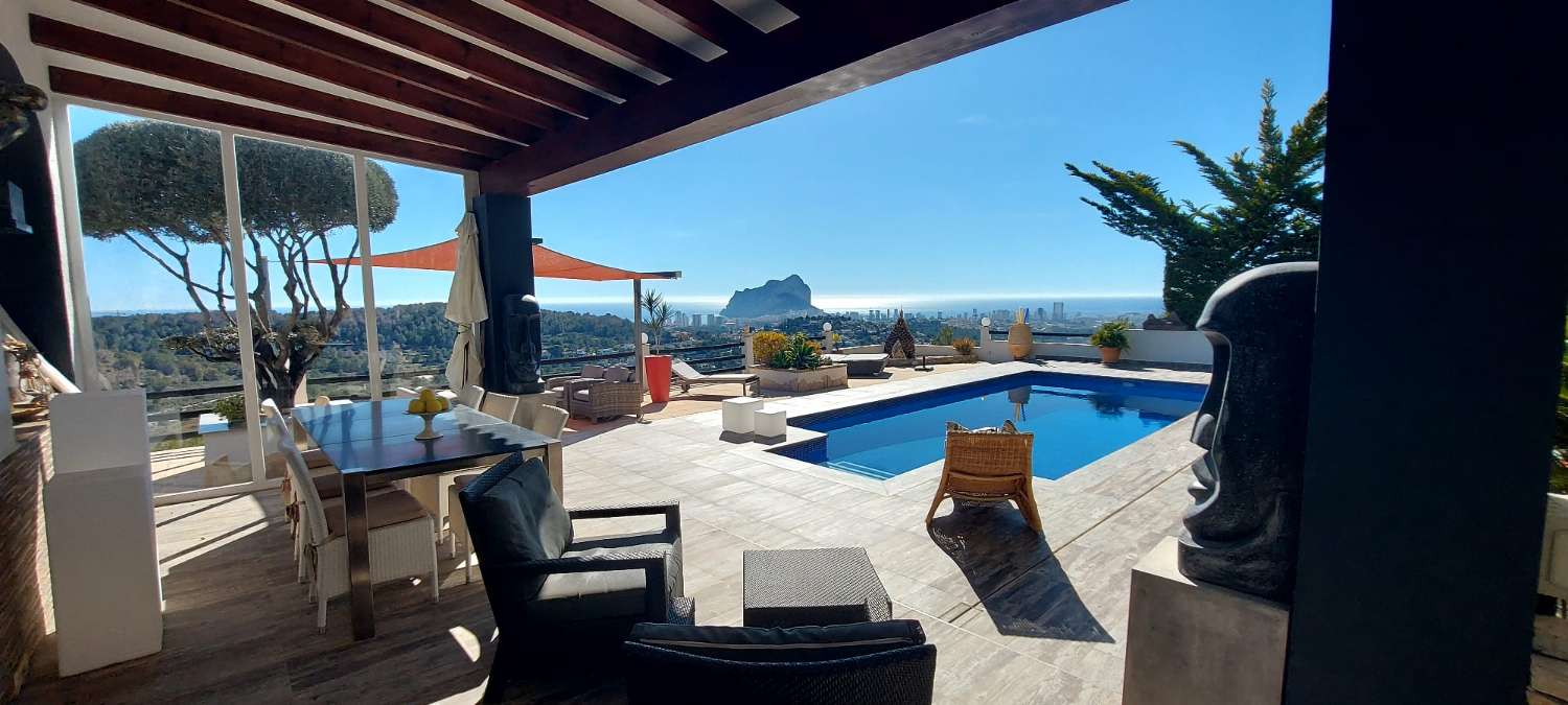 Luxe villa met schitterend uitzicht in Calpe (Costa Blanca Noord)