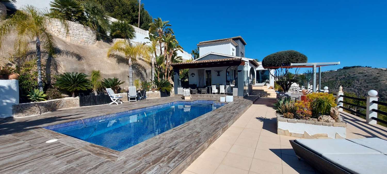 Luxe villa met schitterend uitzicht in Calpe (Costa Blanca Noord)