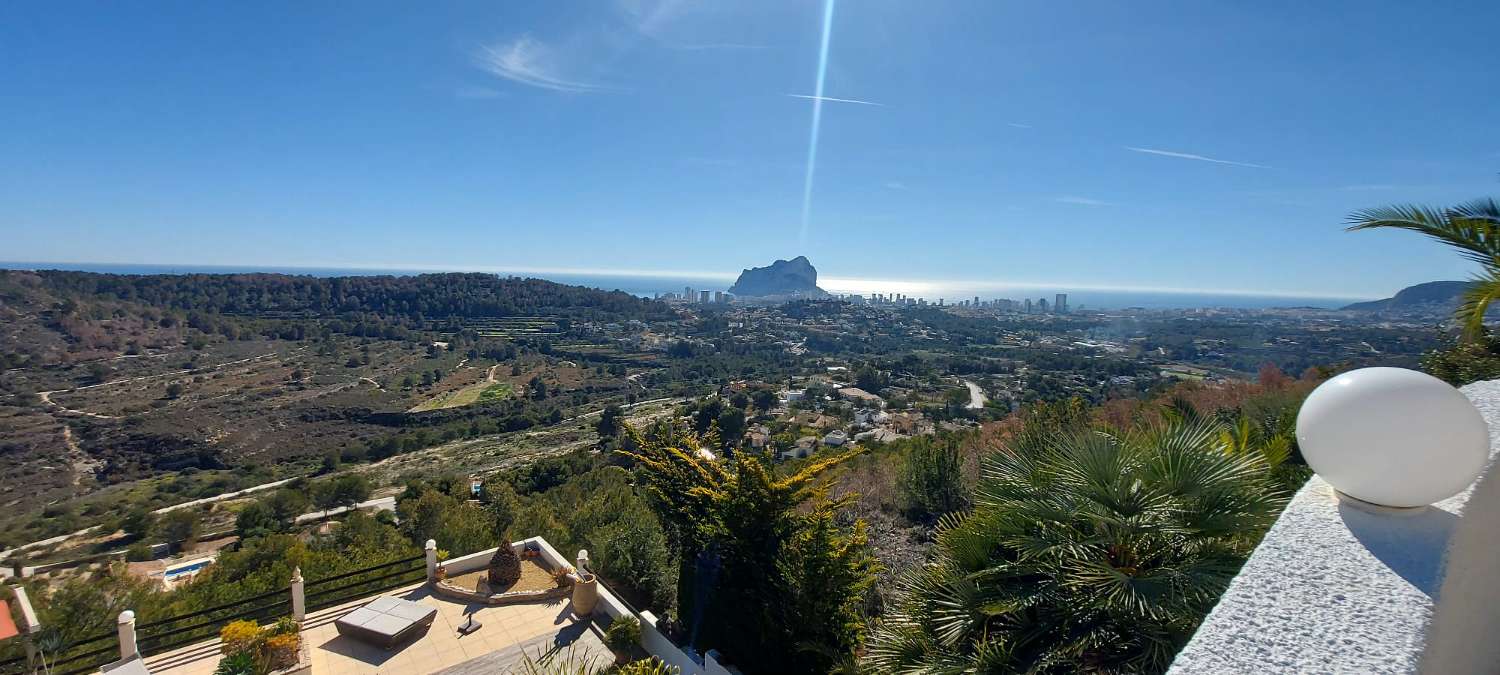Luxe villa met schitterend uitzicht in Calpe (Costa Blanca Noord)