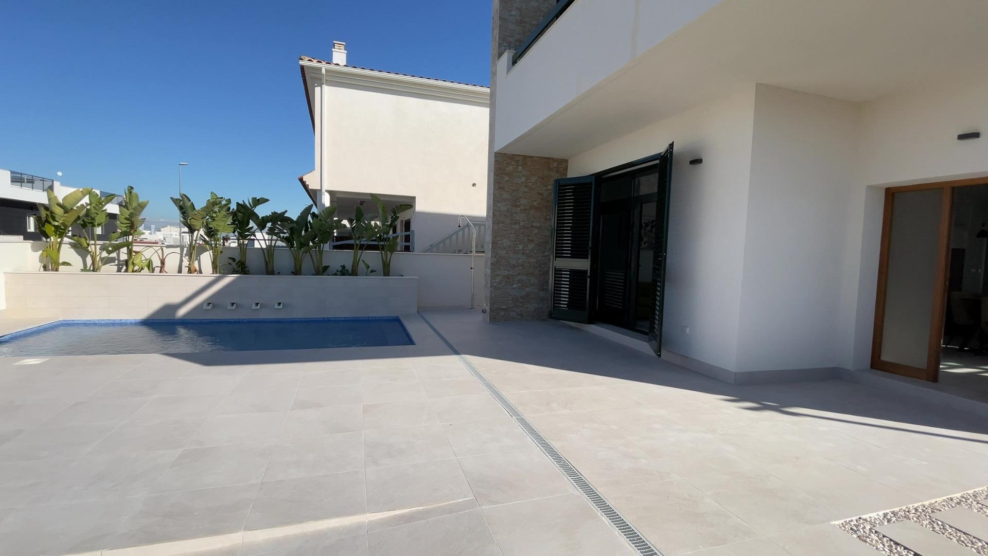 Villa in vendita a Daya Nueva