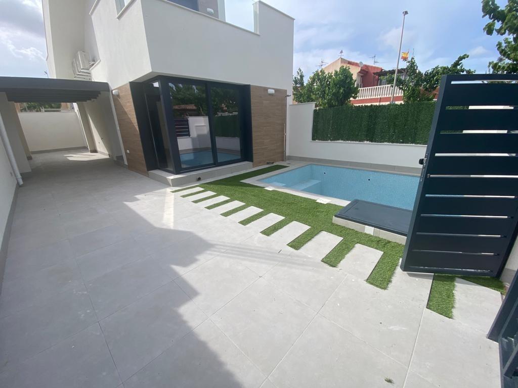 Villa for sale in Los Alcázares