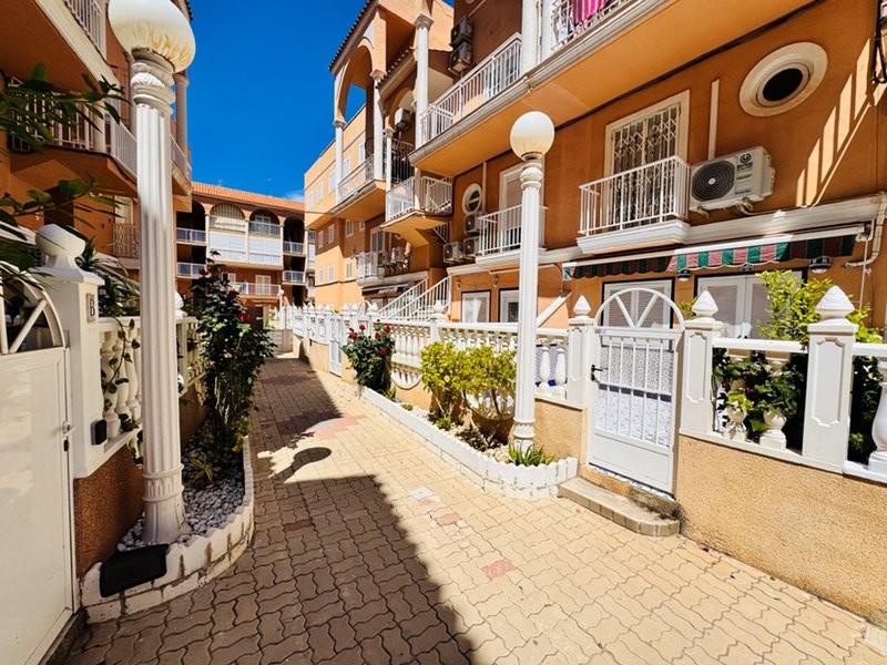 Bungalow duplex a 200 m de la playa en La Mata-Torrevieja (Alicante)