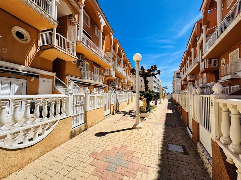 Bungalow duplex a 200 m de la playa en La Mata-Torrevieja (Alicante)