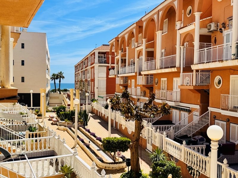 Bungalow duplex a 200 m de la playa en La Mata-Torrevieja (Alicante)