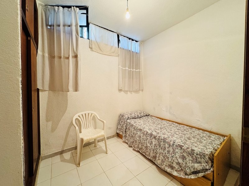 Semi-detached bungalow with 3 bedrooms, 2 bathrooms, basement and solarium, 300 m from the beach in Torrevieja (Alicante)