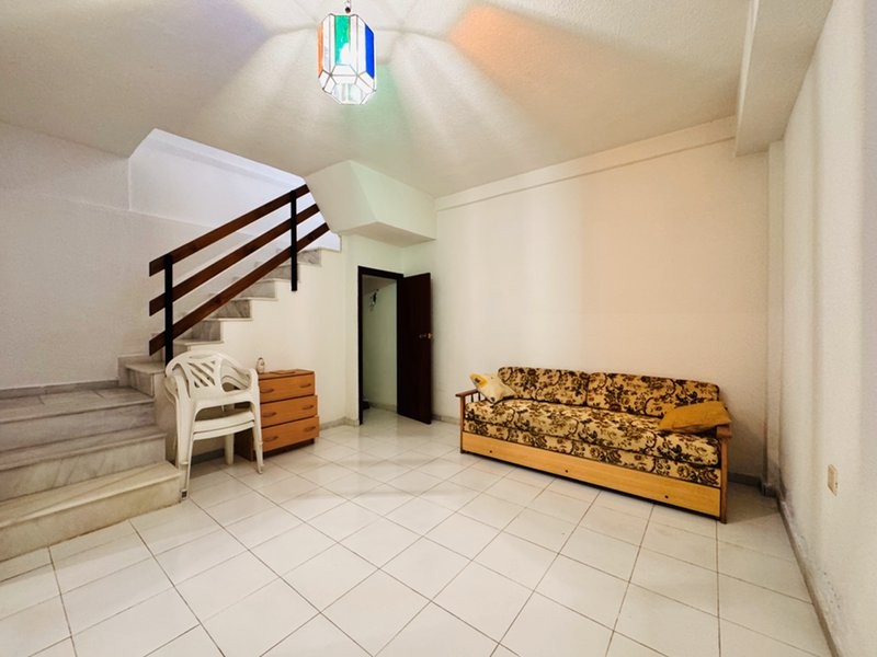 Semi-detached bungalow with 3 bedrooms, 2 bathrooms, basement and solarium, 300 m from the beach in Torrevieja (Alicante)