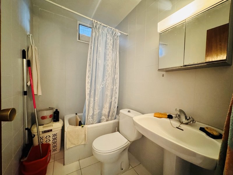 Semi-detached bungalow with 3 bedrooms, 2 bathrooms, basement and solarium, 300 m from the beach in Torrevieja (Alicante)