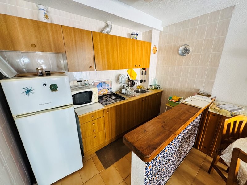 Semi-detached bungalow with 3 bedrooms, 2 bathrooms, basement and solarium, 300 m from the beach in Torrevieja (Alicante)