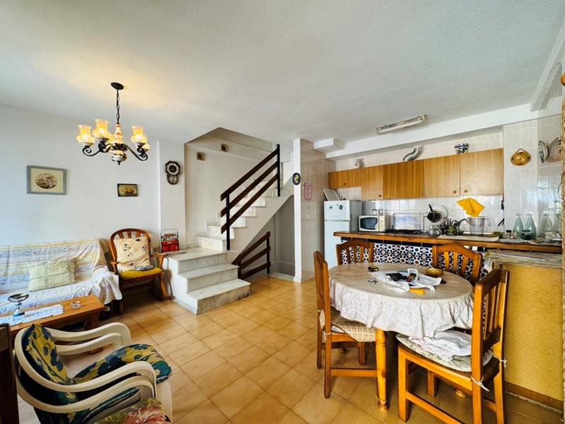 Semi-detached bungalow with 3 bedrooms, 2 bathrooms, basement and solarium, 300 m from the beach in Torrevieja (Alicante)