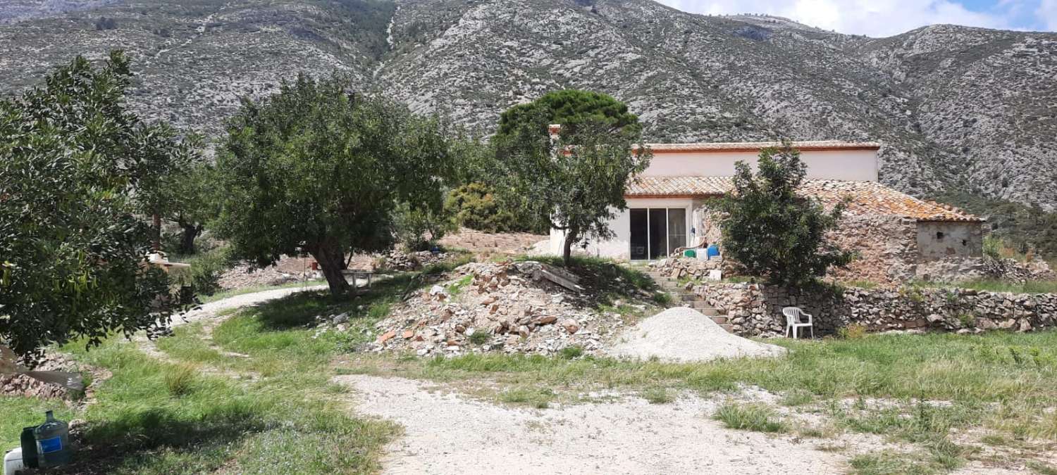Ekskluzywny dom wiejski na sprzedaż pomiędzy Calpe i Altea