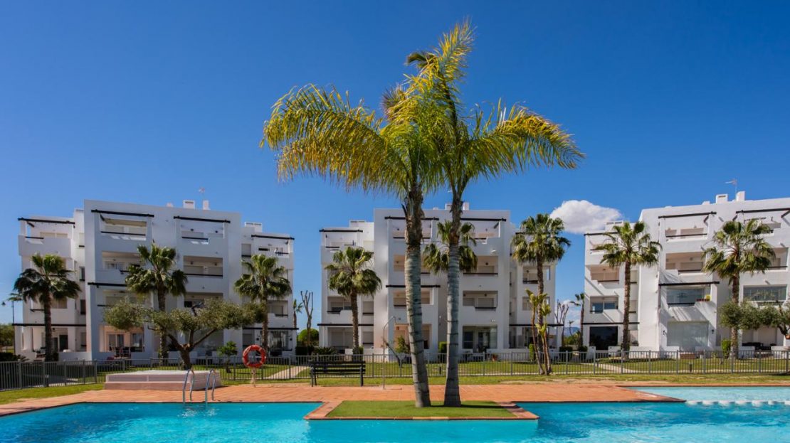 2-bedroom apartment on a golf course with swimming pools in Torrepacheco (Murcia)