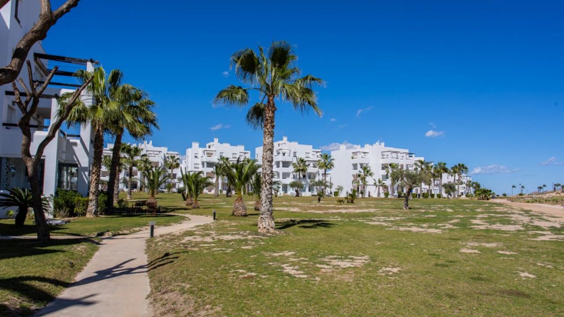 2-bedroom apartment on a golf course with swimming pools in Torrepacheco (Murcia)