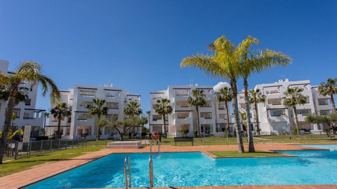 2-bedroom apartment on a golf course with swimming pools in Torrepacheco (Murcia)
