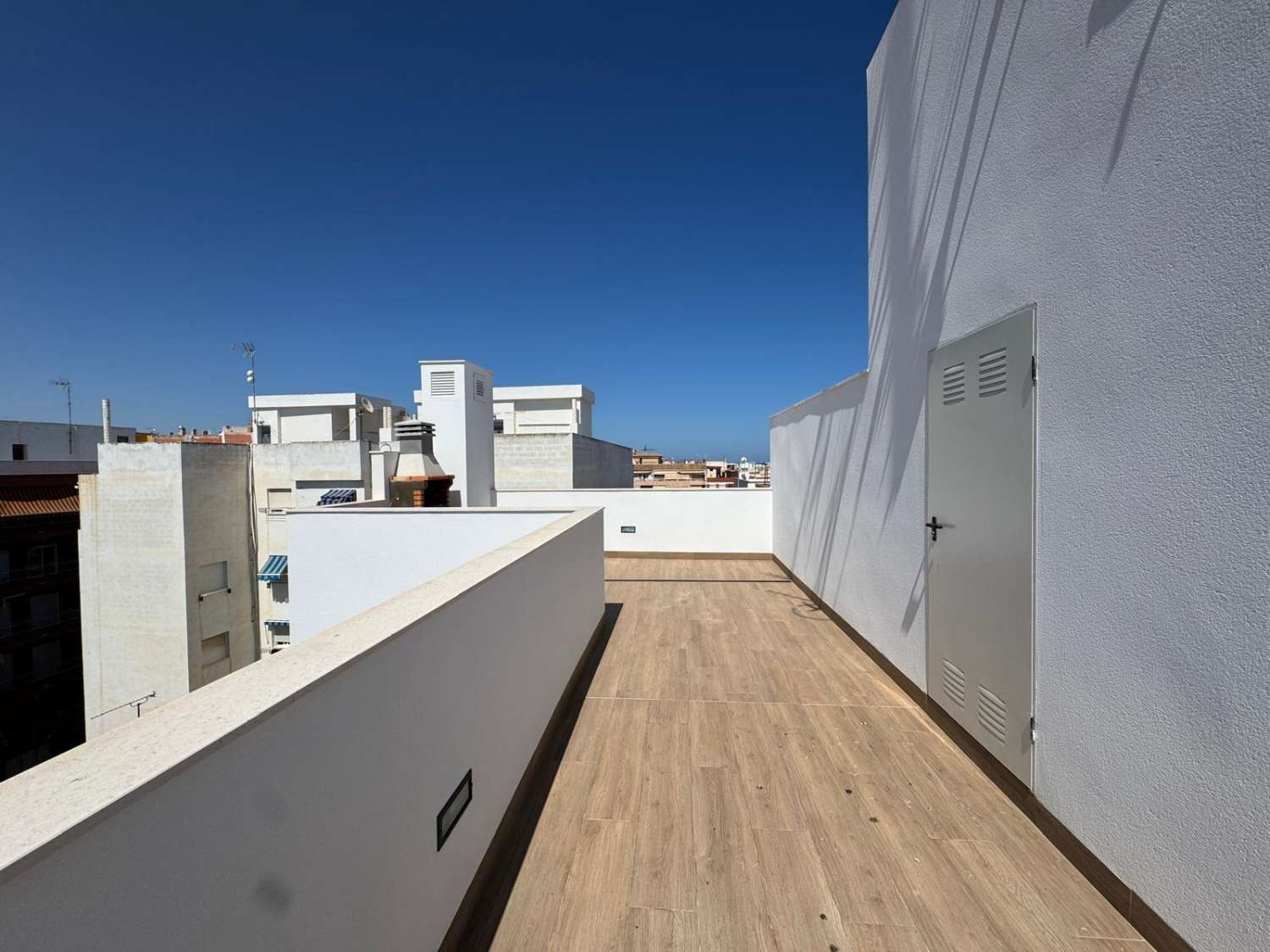Penthouse avec solarium, 2 chambres, piscine, à 200 m de la plage à Torrevieja (Costa Blanca Nord)
