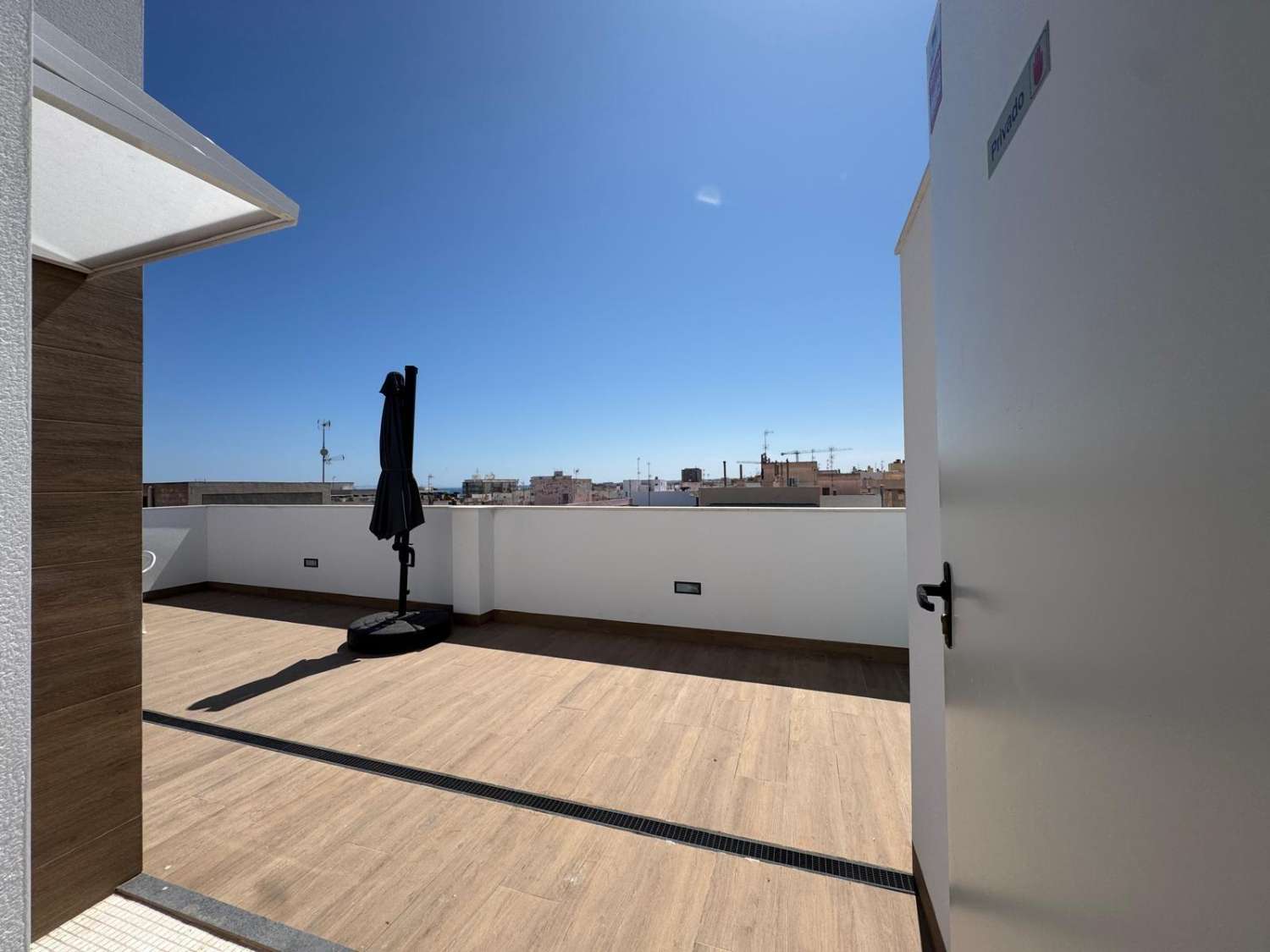 Penthouse avec solarium, 2 chambres, piscine, à 200 m de la plage à Torrevieja (Costa Blanca Nord)