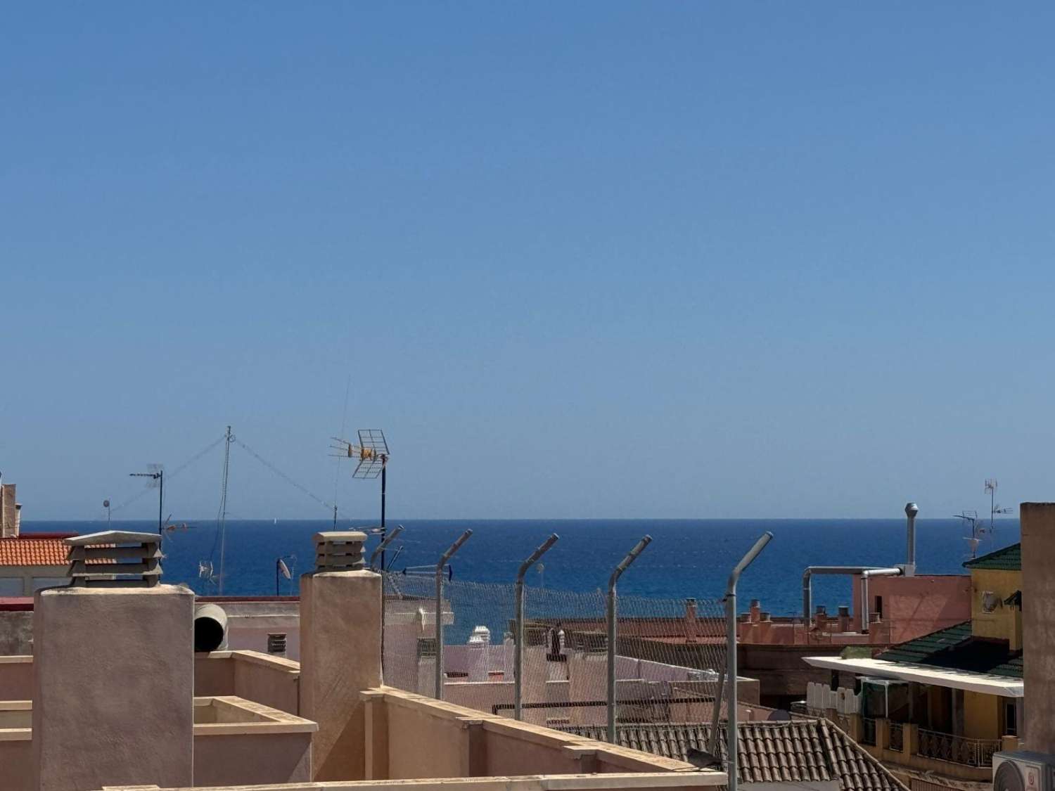 Penthouse avec solarium, 2 chambres, piscine, à 200 m de la plage à Torrevieja (Costa Blanca Nord)