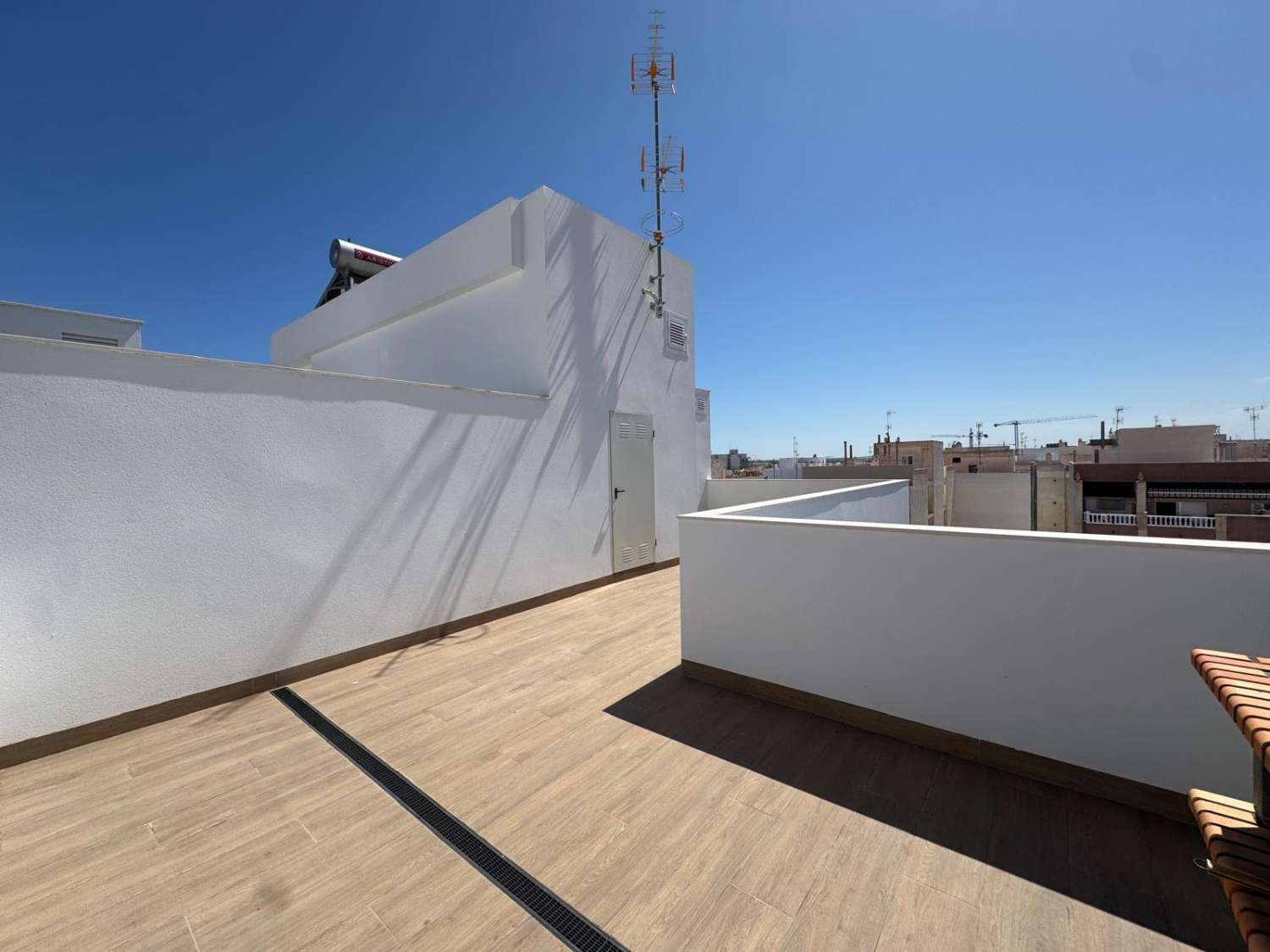 Penthouse avec solarium, 2 chambres, piscine, à 200 m de la plage à Torrevieja (Costa Blanca Nord)