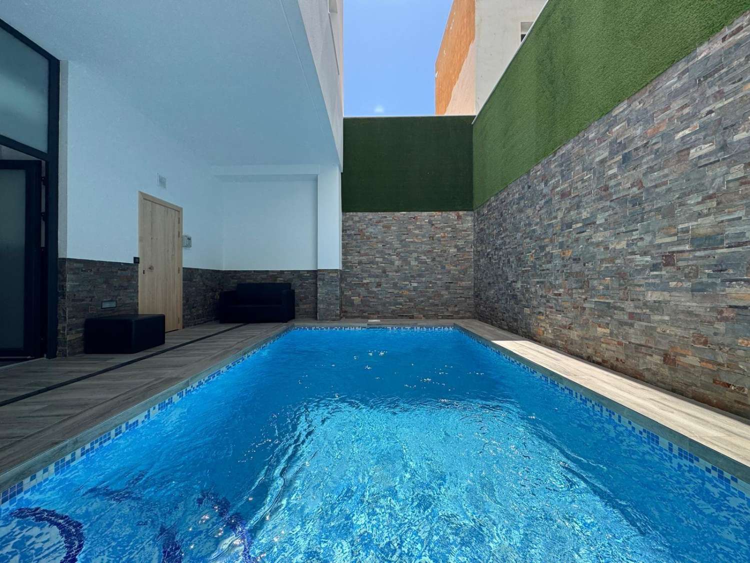 Penthouse avec solarium, 2 chambres, piscine, à 200 m de la plage à Torrevieja (Costa Blanca Nord)